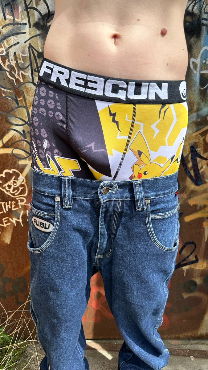 Nach langer Zeit poste ich auch mal wieder was.^^
Lostplaces mit meiner Fubu Baggy + Pika Freegun^_^
Hoffe es gefällt euch.

#Pokemon #Pikachu #underwear #Freegun