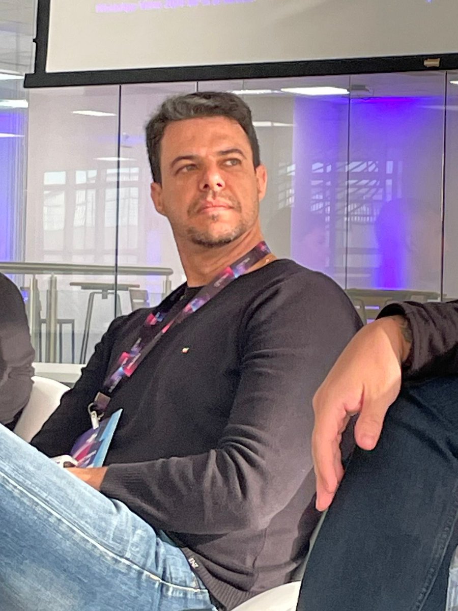RoSchiavini's tweet photo. Hoje foi dia de compartilhar um pouco da minha trajetória no empreendedorismo no #ConectaPr. Falamos sobre o desafio de scalar startup. Obrigado @sebrae pela oportunidade. https://t.co/zu2qWiJi4N