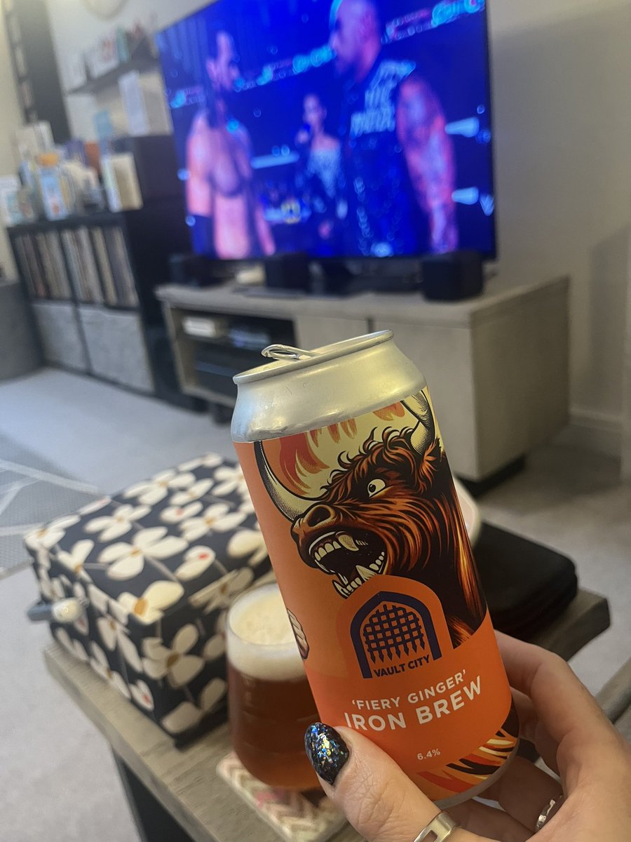 SaraLT86's tweet photo. Felt like an appropriate beer choice 😆🏴󠁧󠁢󠁳󠁣󠁴󠁿🍻 @vaultcitybrew #WWECastle https://t.co/bly89sHAKa