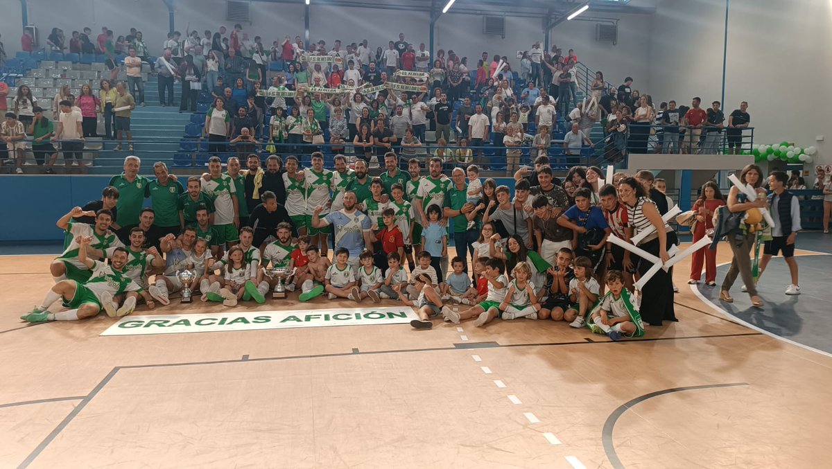 📸💚 El <a href="/FS_Albelda/">F.S.Albelda</a> es de Segunda División B tras vencer, de nuevo (7-4), al Kirol Sport y cierra y una temporada de ensueño 🏆👑 con la triple corona: Liga, Copa y Ascenso.

Está noche todo Albelda celebra en verde. ENHORABUENA‼️

#FutsalRiojano
#CrecemosJuntos