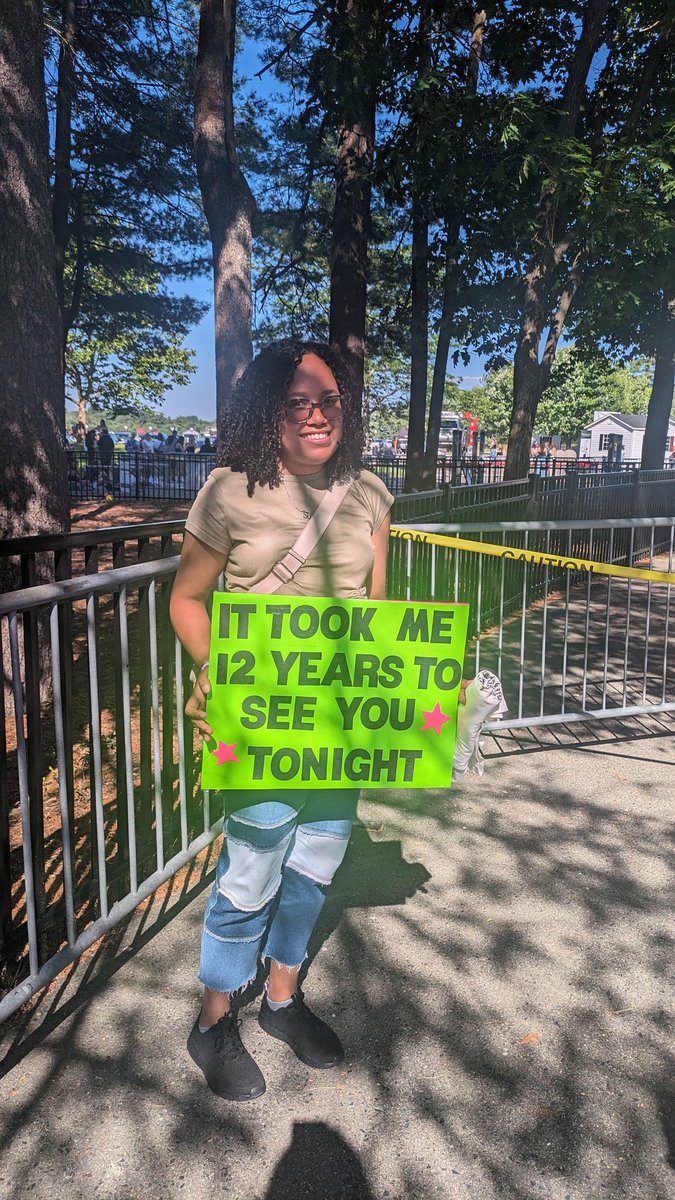 saramelasa's tweet photo. @NiallOfficial In Xfinity Center it's not allow to bring signs and flags, sooo I'm going to post it here for you. 🥲💔 #NiallHoran 🇩🇴 https://t.co/Lms6jFDT26