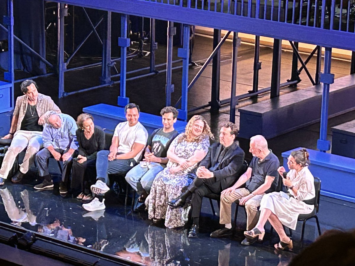 Leisie93's tweet photo. Damn, that’s a lot of superstars on stage. #RaminKarimloo #JudyKuhn #ChipZien #JoseLlana #BonnieMilligan #BrandonUranowitz https://t.co/ubUrm283B6