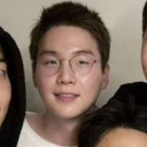 ToutouAhH1's tweet image. It's like Chinese boys studying in France 😭😭
#yoongi #SUGA_BDAY #suga