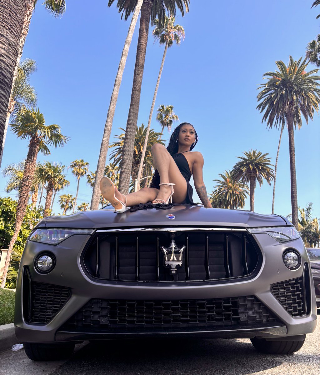 BigGivenchiii's tweet photo. B!tches want my life I’m paid &amp; put up 🌴💋 https://t.co/GllURky8K4