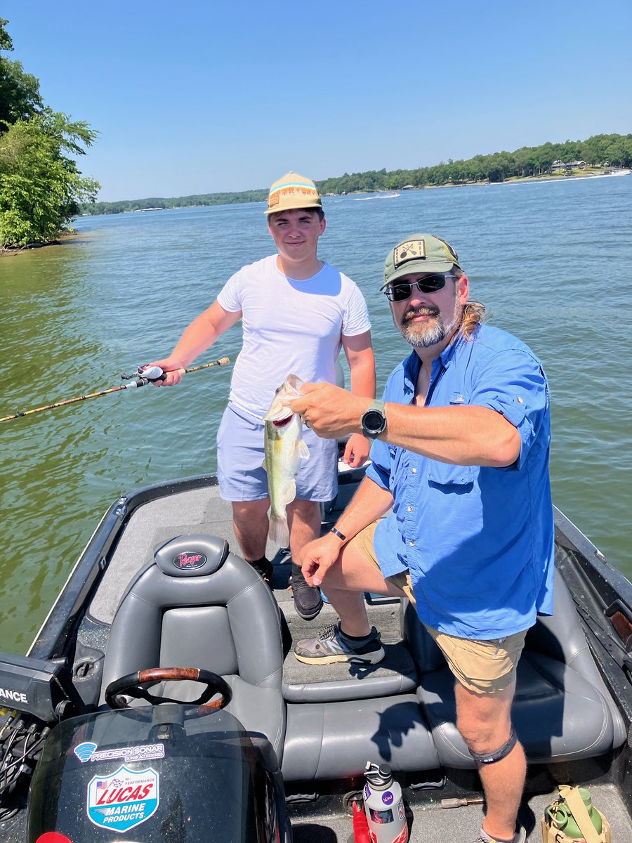 TFaulknerWPSD's tweet photo. The Marshall County Elks Lodge hosted its annual event  today where they take veterans out on Kentucky Lake to fish. Twenty vets participated today. The group then returns to the Elks Lodge for a special lunch. 🇺🇸 🦅 🎣 https://t.co/ZHudUxT0Ld