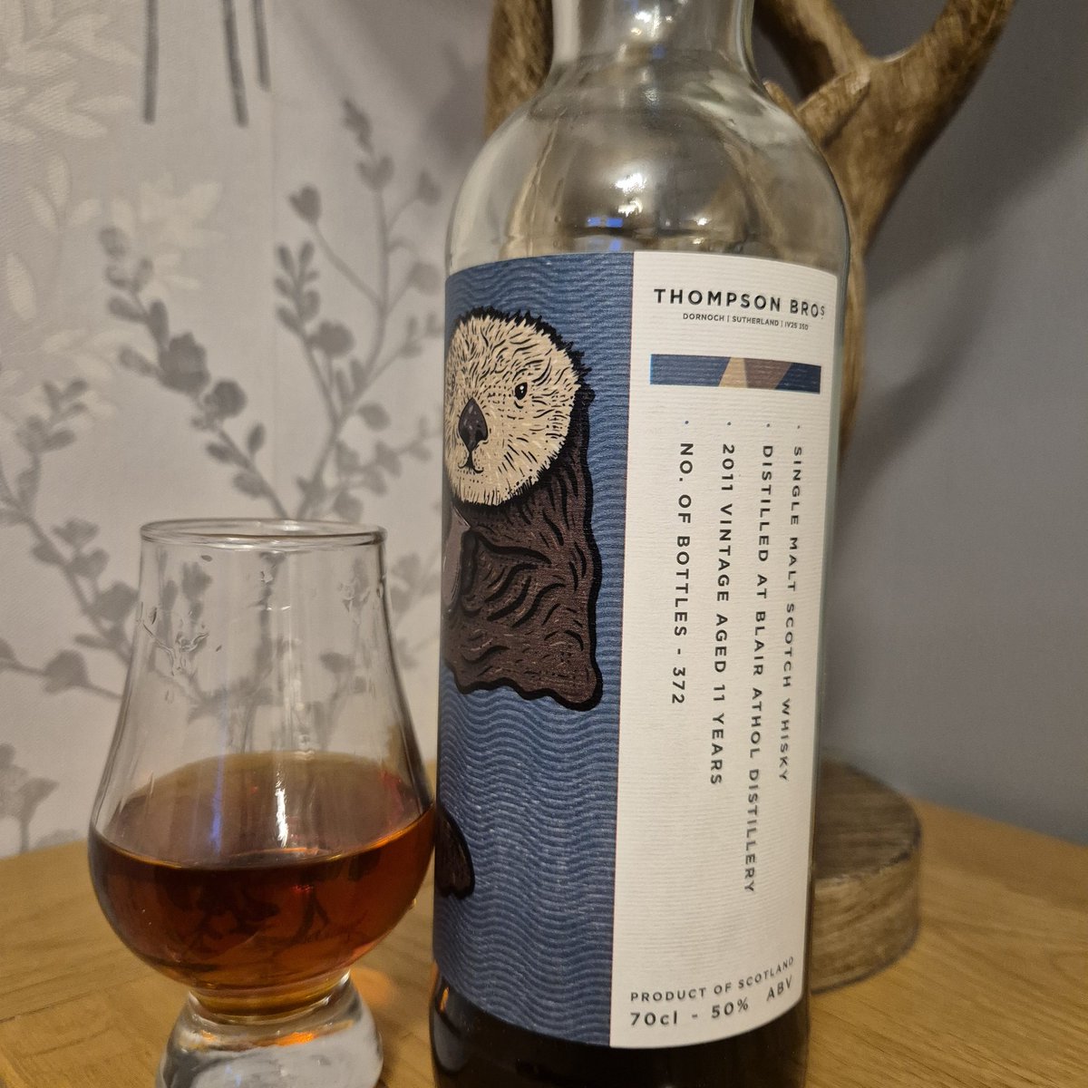 socialdrammer's tweet photo. It's time for a nightcap🥃🦦
#whisky #saturdaydram #thompsonbros #finaldram https://t.co/zkYhZwP1JR