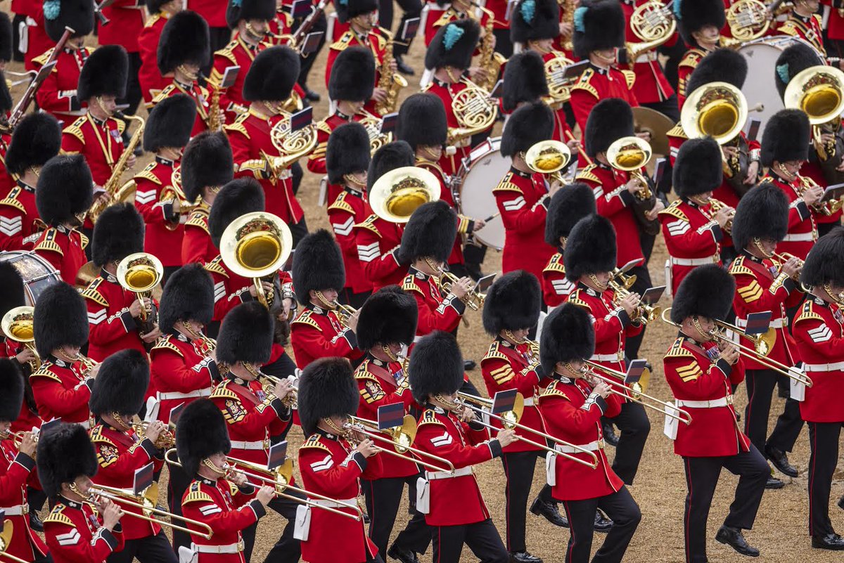 ArmyInLondon's tweet photo. Number 9 Company Trooping the Colour was always going to be special. This new Company, formed in 2022 together with Number 12 Company Irish Guards, received their Colour from His Majesty on Monday. @BritishArmy @irish_guards @Corpsarmymusic @KingsTroopRHA @HCav1660 @RoyalFamily https://t.co/aSk1S9dU8D