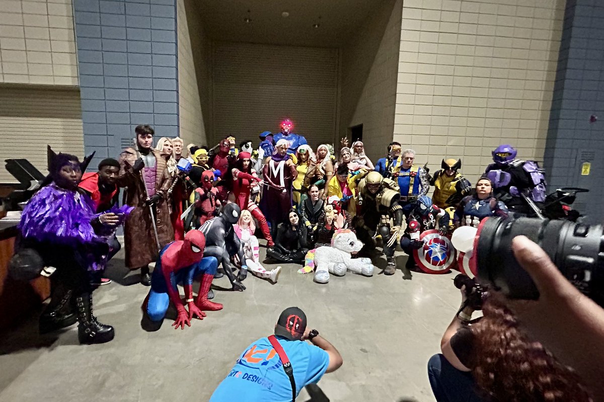 inklusioncomics's tweet photo. Spent the day at #CosplayWorldCon - saw so many amazing #cosplayers (some of them are captured here!!). A must-stop con if you love cosplay! #gwenpoolcosplay #cosplay #cosplayworld #convention #con https://t.co/IYq5zNLuVn