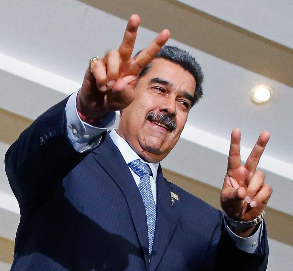 datapoliticave's tweet photo. #UltimaHora Los indicadores nos llevan a una proyección clara a mes y medio de las elecciones donde muestra a @NicolasMaduro con más de 8 Millones de votos y a @EdmundoGU con menos de 2 Mill de votos quedando un promedio de más de 3 Mill de votos en otros candidatos #15Junio https://t.co/VkYeZw5vxF