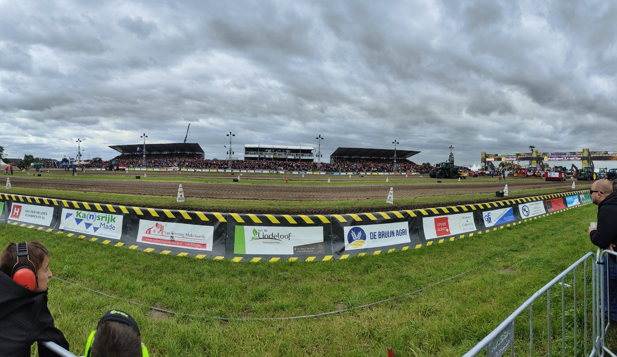 WBrooymans's tweet image. Mooi middagje tractorpulling in Made. #powerweekend