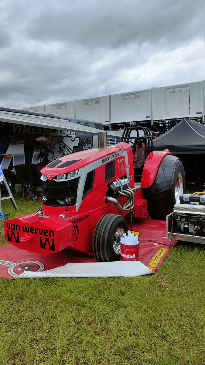 WBrooymans's tweet image. Mooi middagje tractorpulling in Made. #powerweekend