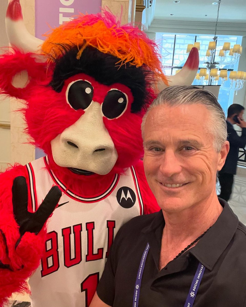 simonmainwaring's tweet photo. An inspiring couple of days in Chicago at the Social Innovation Summit. So encouraging to see the partnerships between corporate foundations and community non-profits doing truly impactful and innovative work. #chicago #sis24 #impact #wefirst #leadwithwe https://t.co/NwvAPTi9pj