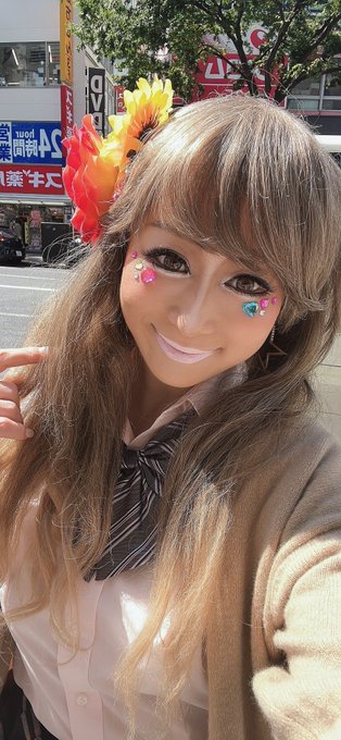 真咲ちゃんにはいつも感謝😆 甘えて今回は思いっきり酔わせて頂きました😉 ケーキも彼女が用意してくれたサプライズ！！ ラビリンスで皆んなで頂きました😍 求められなかった黒ギャル🤣  朝から凄いの見せちゃった🤣  見たい方、アーカイブが期限内で見れます😆<a href="/tag/%E5%B7%9D%E4%B8%8A%E3%82%86%E3%81%86"class="tags"><span>#川上ゆう</span></a><a href="/tag/labyrinth_tokyo"class="tags"><span>#labyrinth_tokyo</span></a>
