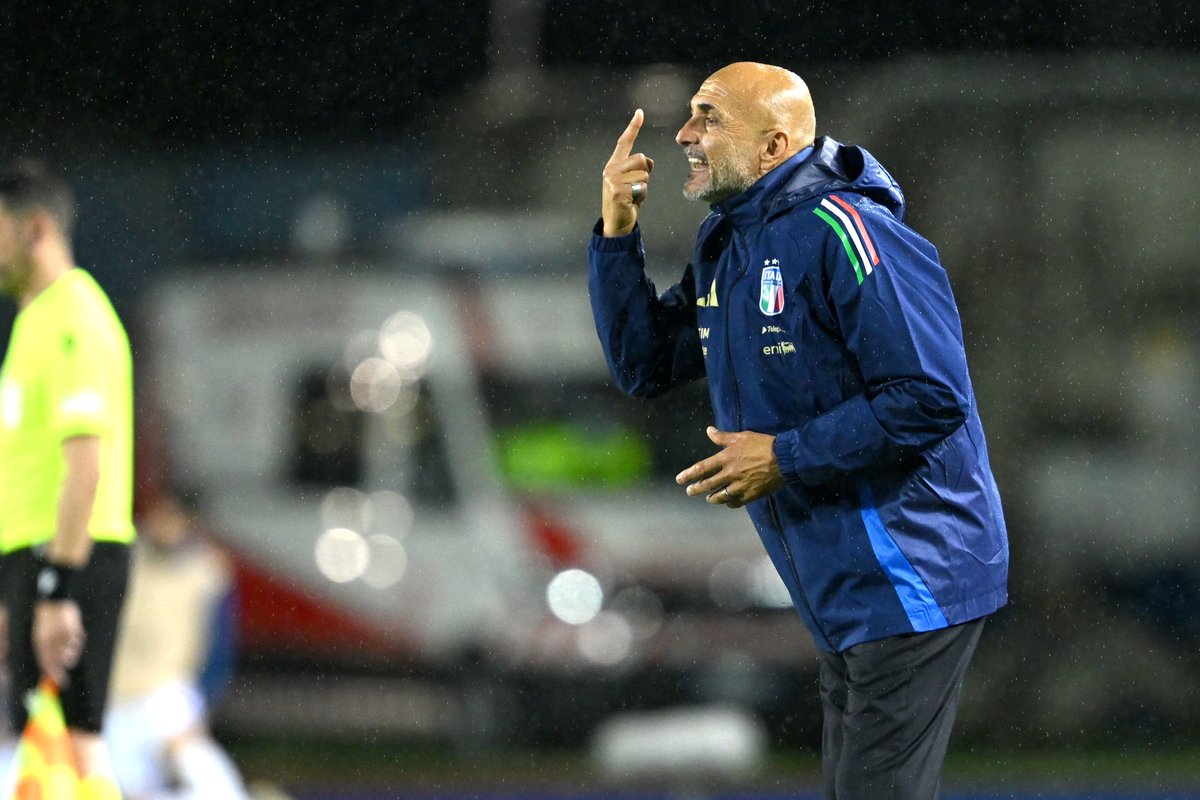 angelomangiante's tweet image. Appunti di viaggio ✍️ 

Il capolavoro di #Spalletti. 
Illumina d'immenso l'Italia riempiendola di gioco. Una sinfonia con i piedi raffinati in difesa di Calafiori e Bastoni. Un gigante come Barella. Gli inserimenti di Frattesi e Pellegrini. La splendida potenza selvaggia di…