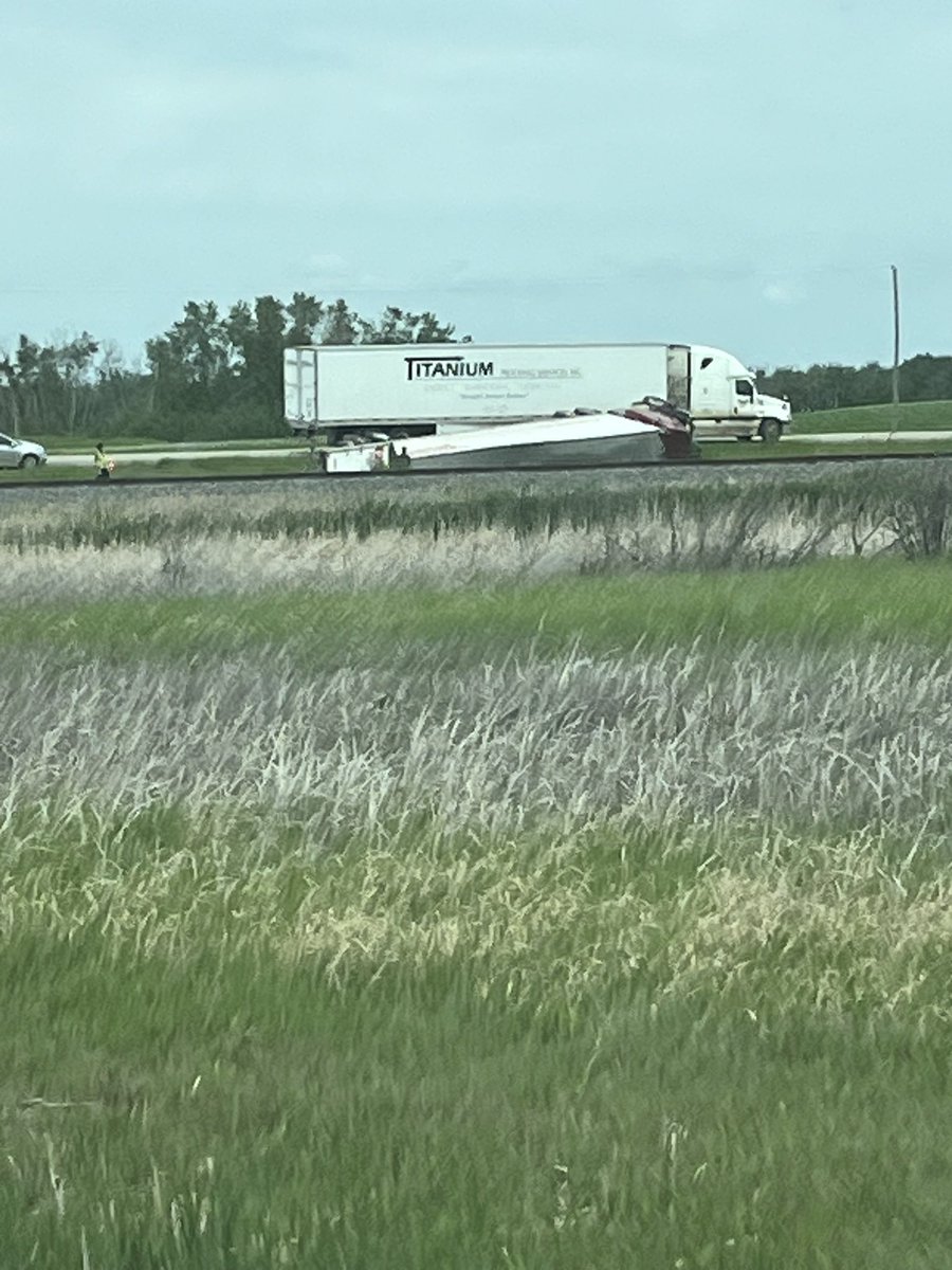 CattleNut's tweet photo. This is exactly what I said was going to happen at the intersection of hwy 16 &amp; 20 just west of Lanigan. The idiot from Sask Highways who designed how the lanes were painted at the intersection should be held responsible. @PremierScottMoe #forfucksakes https://t.co/Gdr3TOpipG