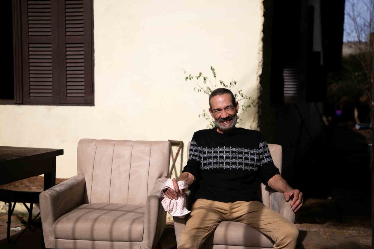 sulvinteum's tweet photo. Quem voltou para casa se concentrava na limpeza e na busca por objetos que podem ser recuperados. Essa é a rotina de Francisco Silveira, 68 anos, há cerca de dez dias. “Eu e o meu reino. Ou o que sobrou”, diz ele. + https://t.co/YGjLROMu6z