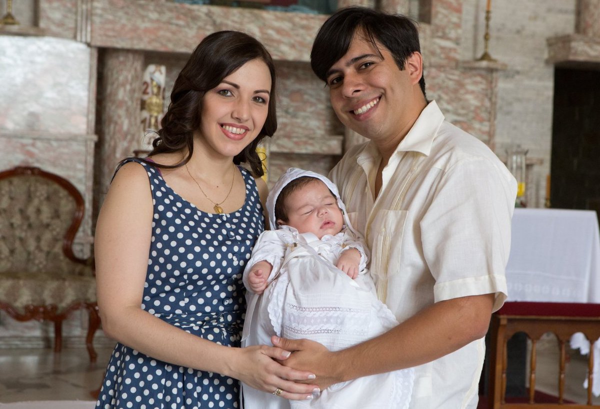predz0rx's tweet image. 🧵 Ten years ago, my Wife, my 4 month old daughter and I, embarked on a journey from Venezuela to the United States. As journalists, we faced countless fears and uncertainties.

I remember it vividly, her voice trembling as she said she might never work as a journalist here due…