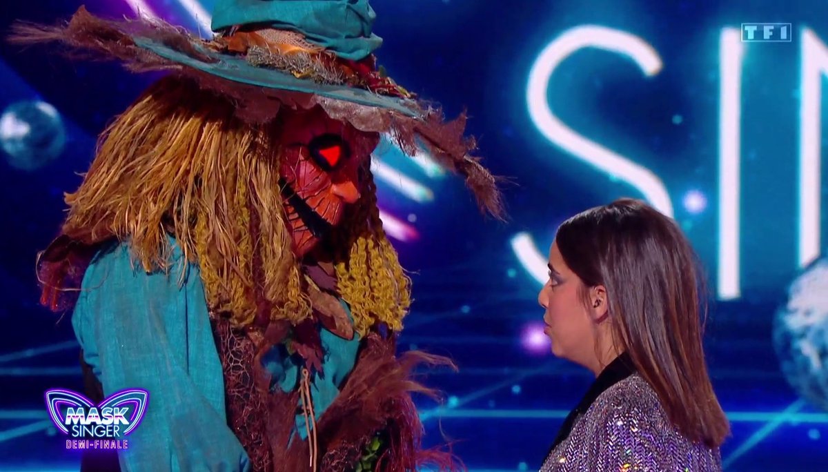 Soldatdesmedias's tweet image. L'histoire d'amour entre l'#Épouvantail et #InèsReg continue ! #MaskSinger 😍