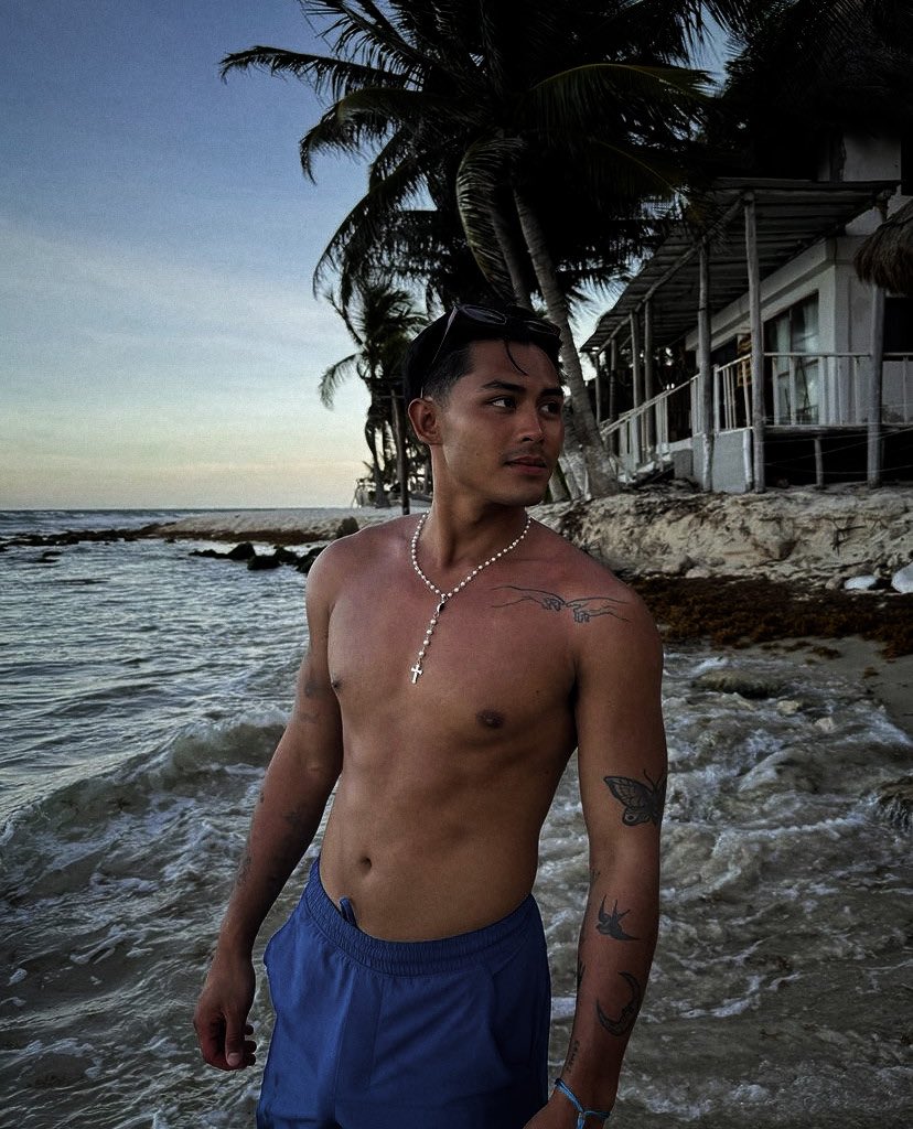 ⠀

            𝐀𝐍𝐓𝐇𝐎𝐍𝐘 𝐇𝐀𝐇𝐍.⠀

       *ੈ✩‧₊˚ spoiled boy. gay.
       pretty. lil goofy. too cute.
       # hahn babyboy. ships
       welcome. nsfw. mdni. !!