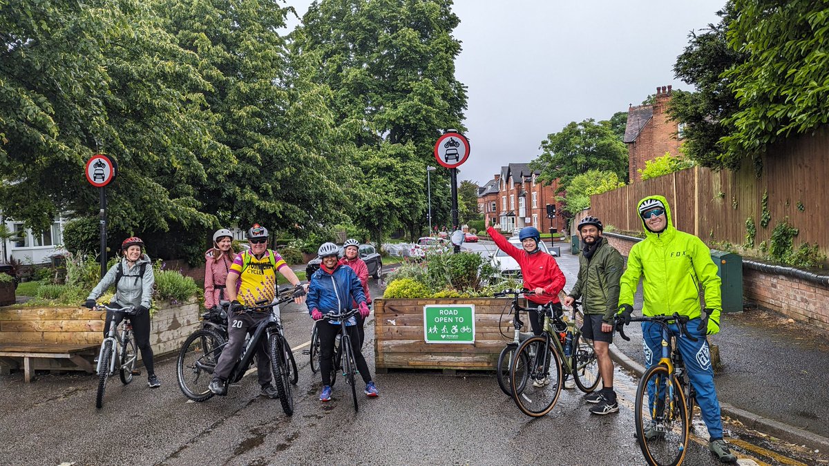 ecobirmingham's tweet photo. Rain didn't stop play today! Great day exploring #CleanerAir #LessTraffic & #MoreJoy 💚 Big thank to our hosts @mac_birmingham, @changekitchen for coffee/tasty treats, @biclasb12 for their Dr Bike services & all who came along. We had a fab day 🚲👣🌧️☕🙂 https://t.co/CLSQ7OwaiB