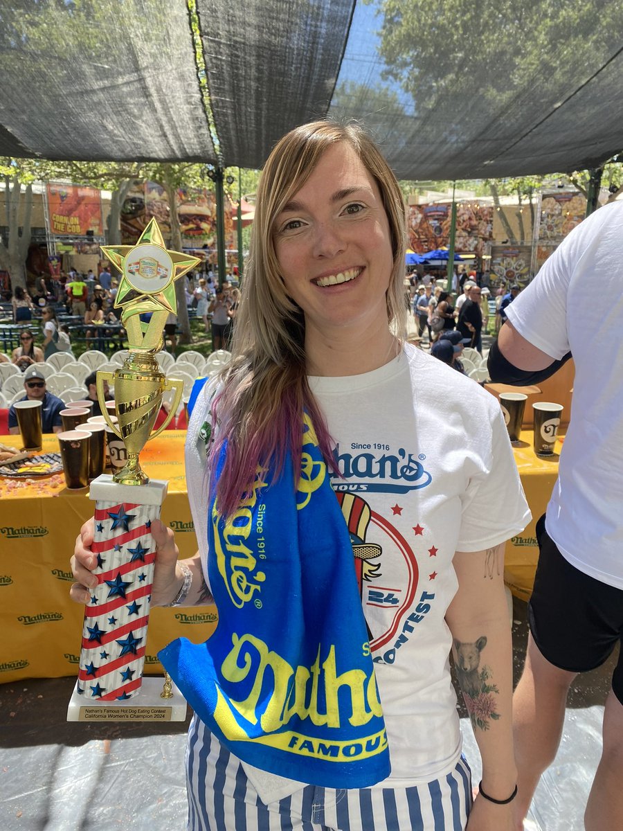 eatingcontest's tweet photo. YOUR WINNERS! HEADING TO CONEY 7/4 @originalnathans … @Adven_HEAVY_D with 27.75 and Tandra Childress on debut with 12 🌭!!! Full results to follow! Great work to all at the @AlamedaCounty fair! https://t.co/tLyVT4WoH2