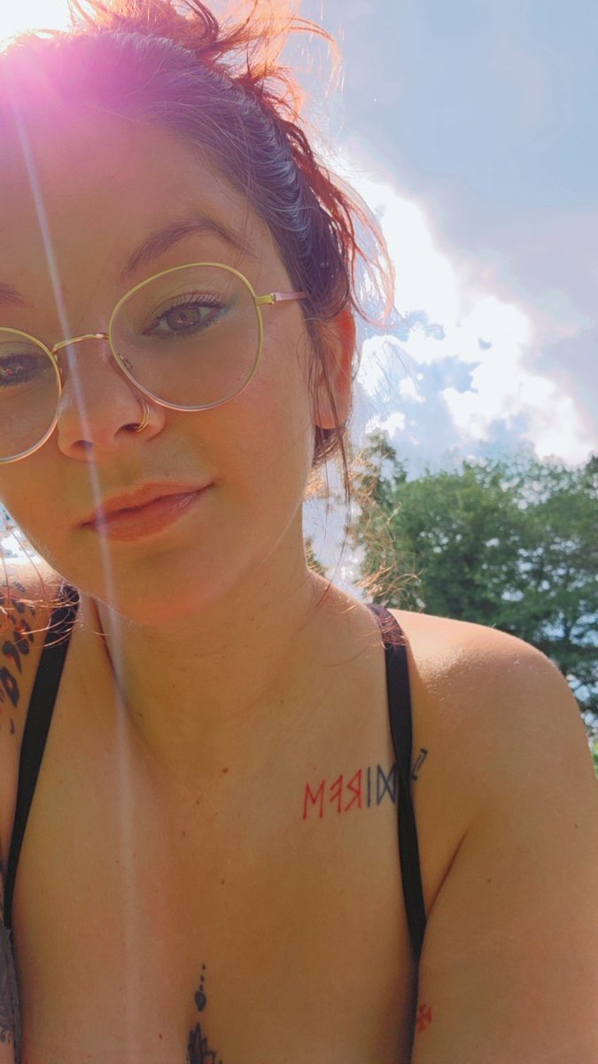 Soaking up the suns energy 😏🐉🌹✨️