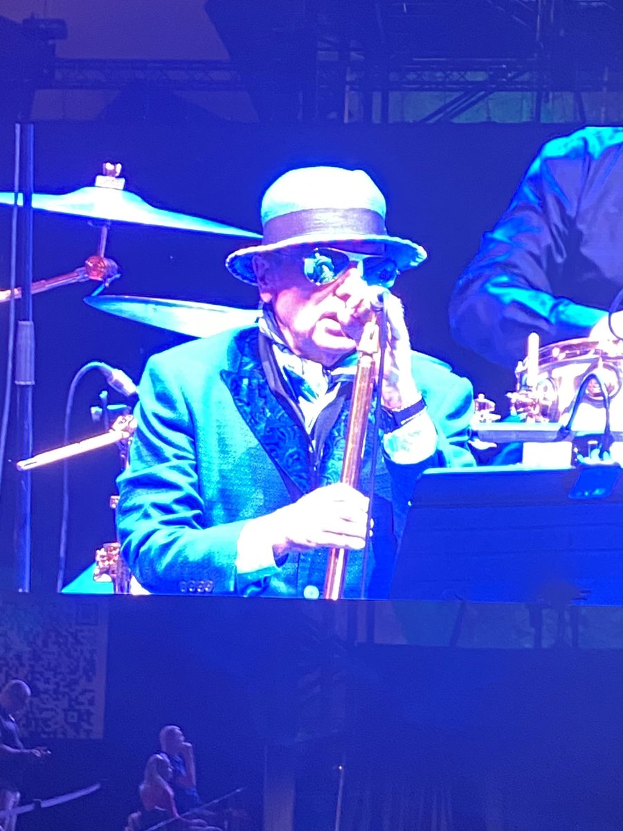 He vuelto a ver al León de Belfast esta noche en Marbella para protegerme de la música del
Verano. Gloria! Gloria bendita pa ti. Maestro