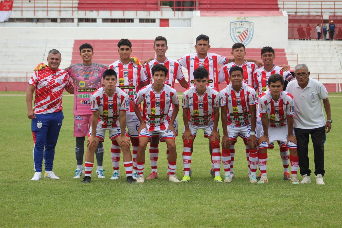 TDF1039's tweet photo. En la @LigaFUTVEJunior, @EstudiantesMEFC 📸 y @ZamoraFutbolC dividieron: 

Sub 21: 🇵🇷 1-0 🏁 
Sub 19: 🇵🇷 3-0 🏁 
Sub 18: 🇵🇷 2-3 🏁 

Sub 17: 🏁 0-1 🇵🇷 
Sub 16: 🏁 1-0 🇵🇷 
Sub 15: 🏁 1-0 🇵🇷 https://t.co/mXRn0PaRQi