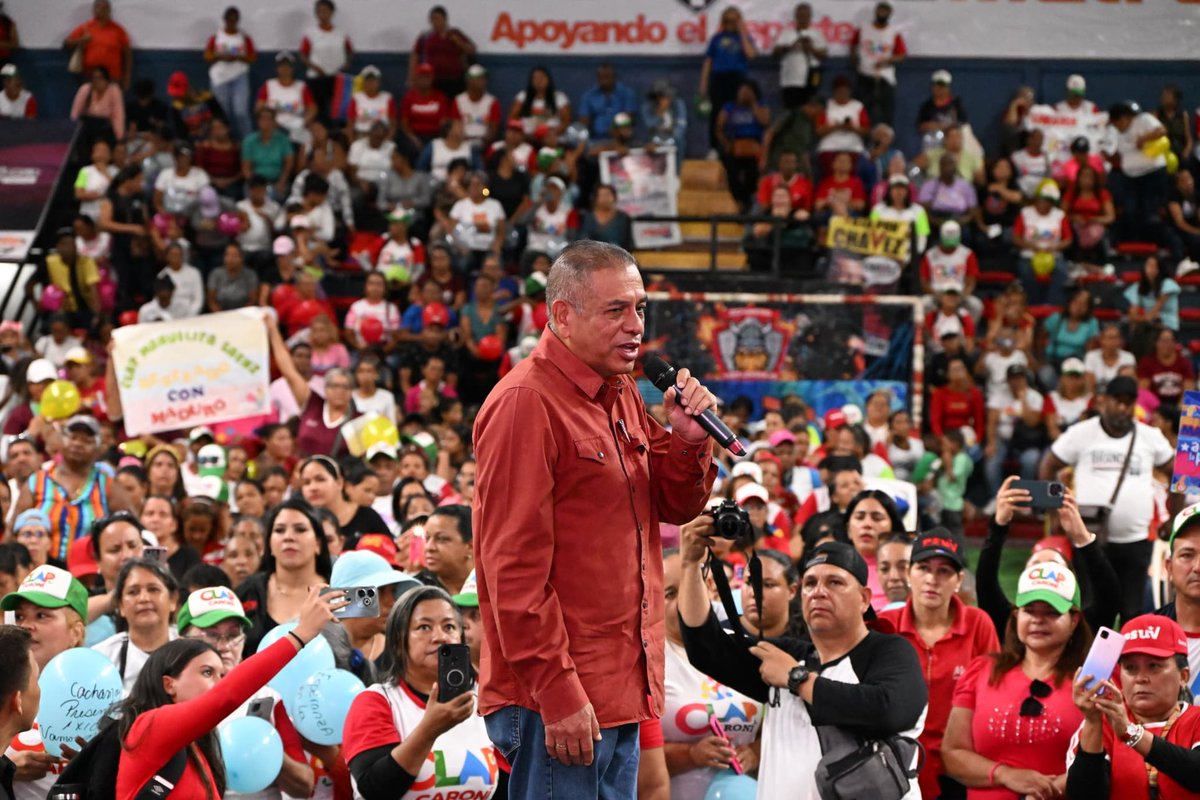 Los CLAP han sido un verdadero milagro para el pueblo venezolano. Bienvenido hermano ministro <a href="/LealTelleria/">M/G Carlos Leal Tellería</a> a BOLÍVAR aquí con Voluntad y Trabajo seguimos junto a <a href="/NicolasMaduro/">Nicolás Maduro</a> venciendo por la nuestra  Patria