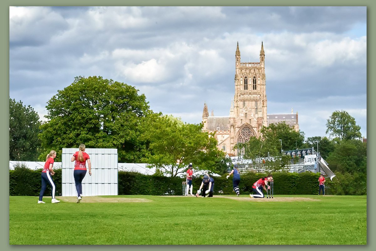 🄲🄷🅁🄸🅂 🄷🄰🄼 🄿🄷🄾🅃🄾 (@chrishamphoto) on Twitter photo 