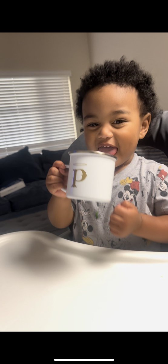 sylllisyl's tweet photo. Me when my man agrees to buy me an iced coffee https://t.co/PQHkCtwMBf