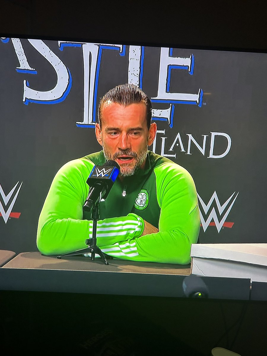 RealAlanC's tweet image. CM Punk wearing a Celtic jersey!! 👏☘️🇮🇪#WWECastle 
Glasgow = Green