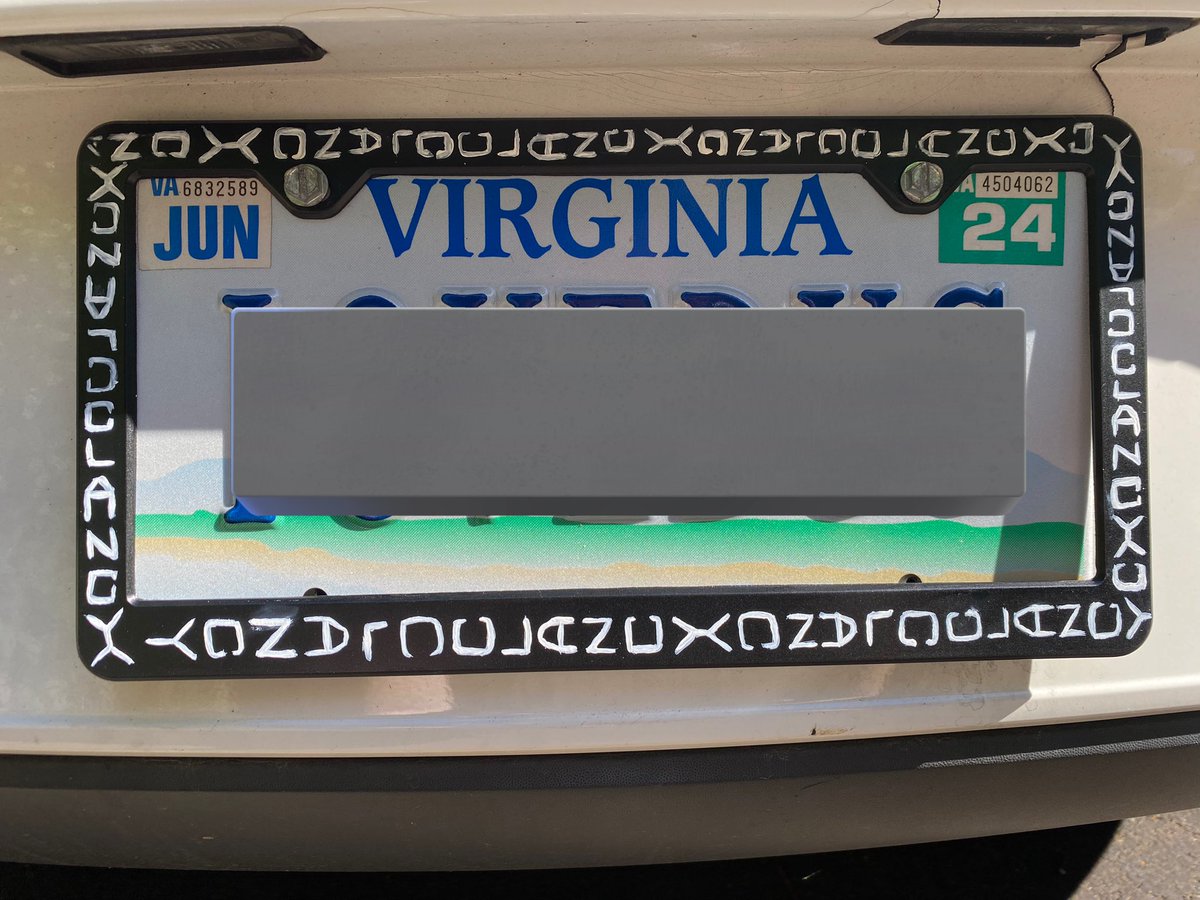 aljenkins22's tweet photo. Guys look what I painted for my car 🤭

#cliqueart #clancy #twentyonepilots @twentyonepilots https://t.co/4HuYyIR8J9