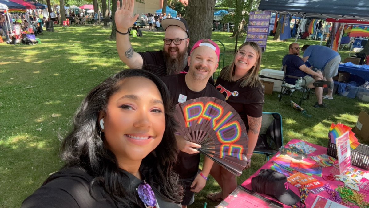 KHibMa5's tweet photo. 🌈 Representing @TMobile at South Bend’s Pride in the Park! Loving the customer engagement and HSI pitches! My team is 🔥!!! 🌈 #DaBend #HappyPride #PrideMonth 🏳️‍🌈 https://t.co/VmRgHy63wp