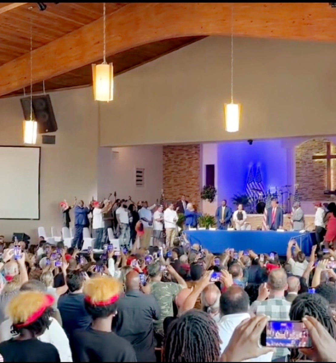 ChicagoWeStand's tweet image. Some are missing the Point! The Fact Blacks at the Roundtable said Thank You @realDonaldTrump for coming to the Hood, that nobody else came at all, nobody can argue with that, have to respect that!! 

And FYI, looks like a Diverse Crowd, mixture of Minority Groups, and Whites.