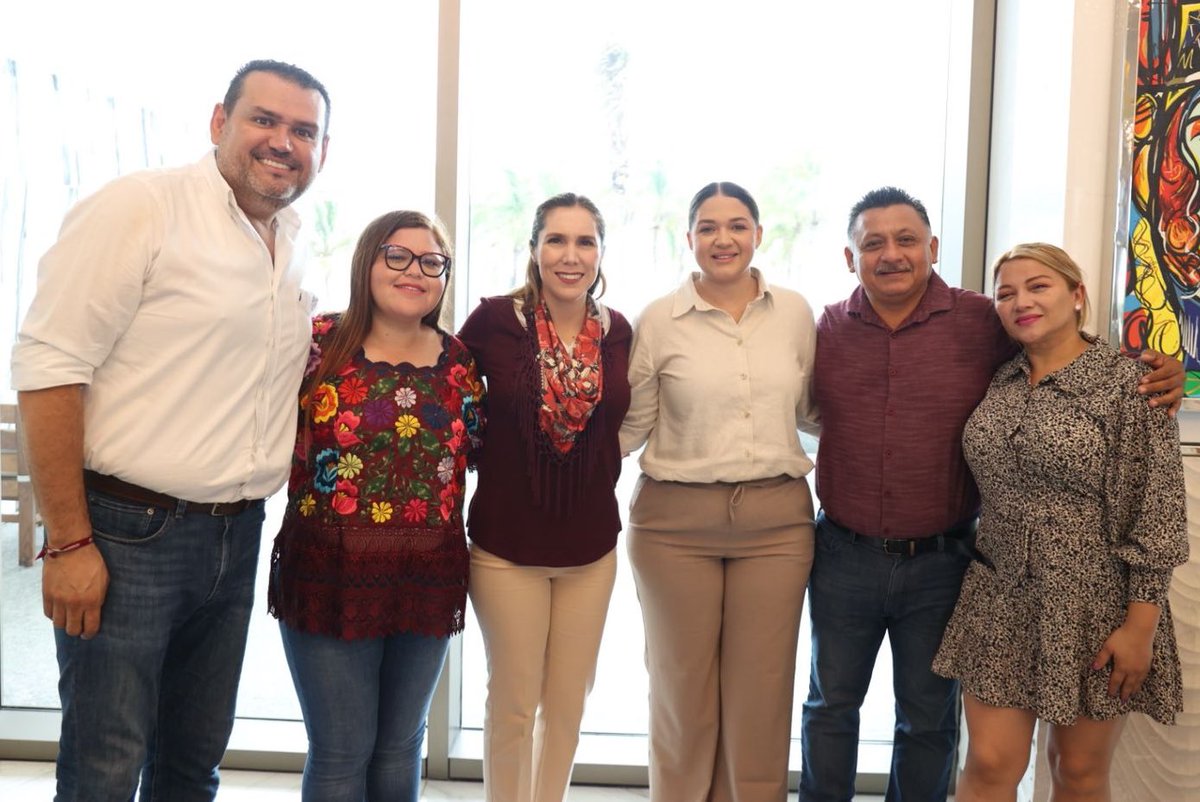 Qué gusto compartir esta mañana con los Consejeros Estatales y regidores electos de Morena, a quienes les agradezco el respaldo y la disposición de continuar trabajando de la mano para llevar bienestar, justicia social y prosperidad compartida a cada rincón del municipio.
#4TENEA