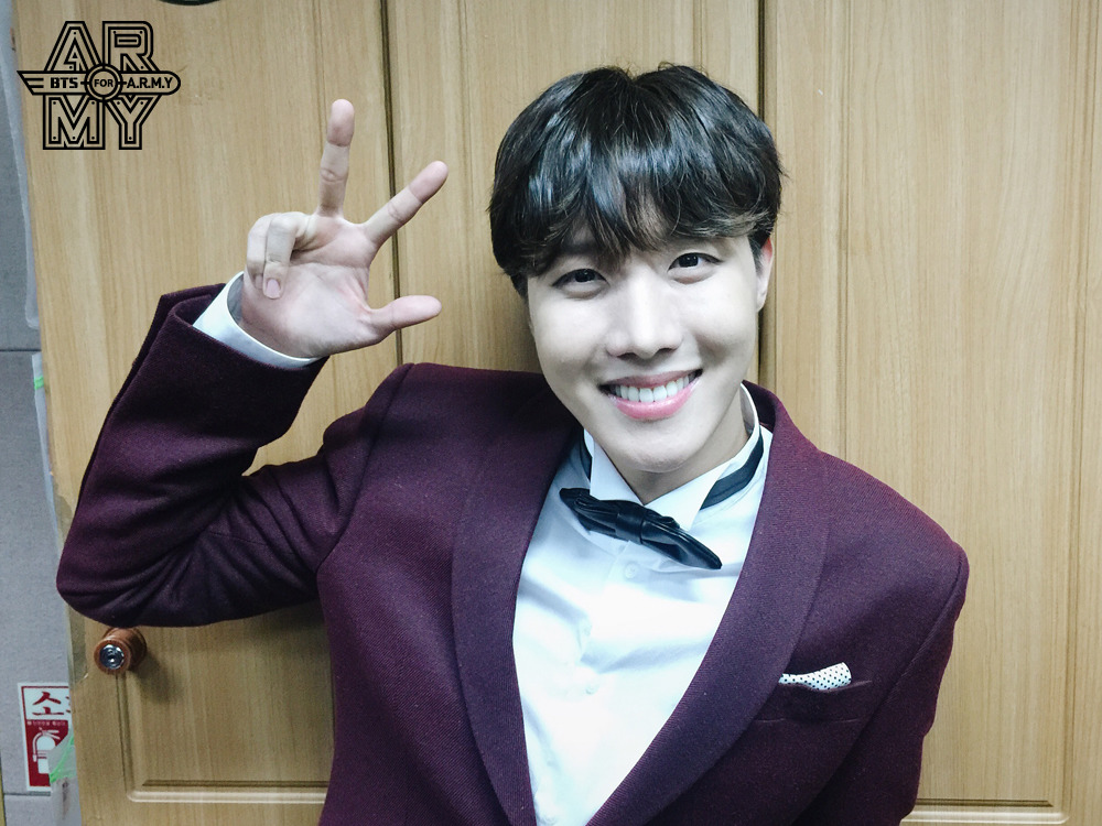 Archive4jhope's tweet photo. 📸🎞️🎶 Army Z.I.P.
Download: https://t.co/RBqn2mHwKs
#archive4jhope #ArmyZip #JungHoseok #jhope #Hoseok #BTS #Hobi #제이홉 #정호석 #호석 https://t.co/ngUHtJ1D6d