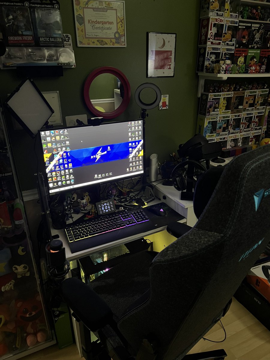 ItsLightnings's tweet photo. 🚨 NEW #Youtube #Short Out NOW! 🚨👀

Building My DREAM Gaming Setup! -
[Part 1 The Chair] 🪑 

Short Linked Below &amp; In My Bio!

#setsup #gamingsetup #gamingchair #shorts https://t.co/hJwbe4TT1B