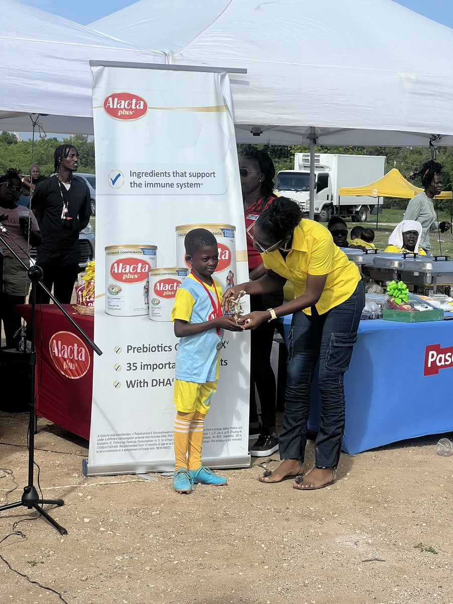 SujaeBoswell's tweet photo. Look out for Dior!
Man of the match 🥇
Tournament MVP 🥇
Top Goal Scorer (14 goals)🥇
Winning captain 🏆
#OneBridgeport https://t.co/p4SuNEdqhQ