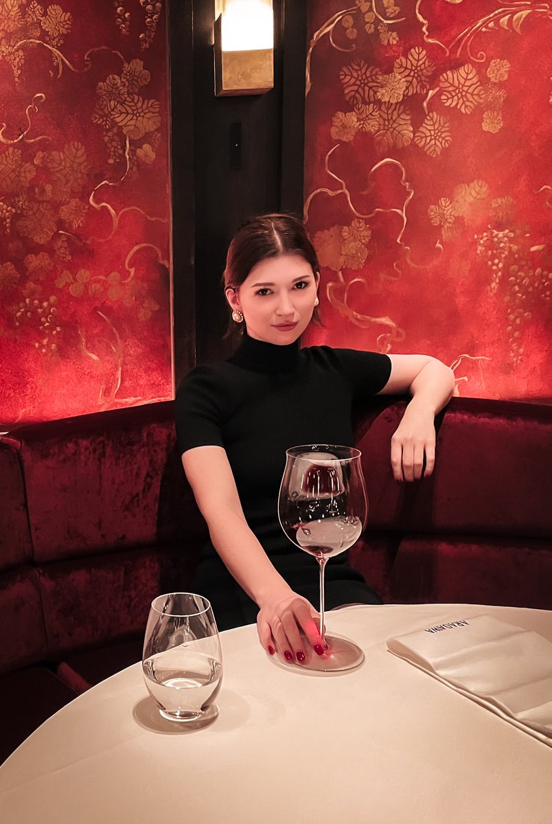 TheEvaDeVil's tweet photo. Fine dining, serving cunt 🍽️💋 https://t.co/G5pYZ8RqLg
