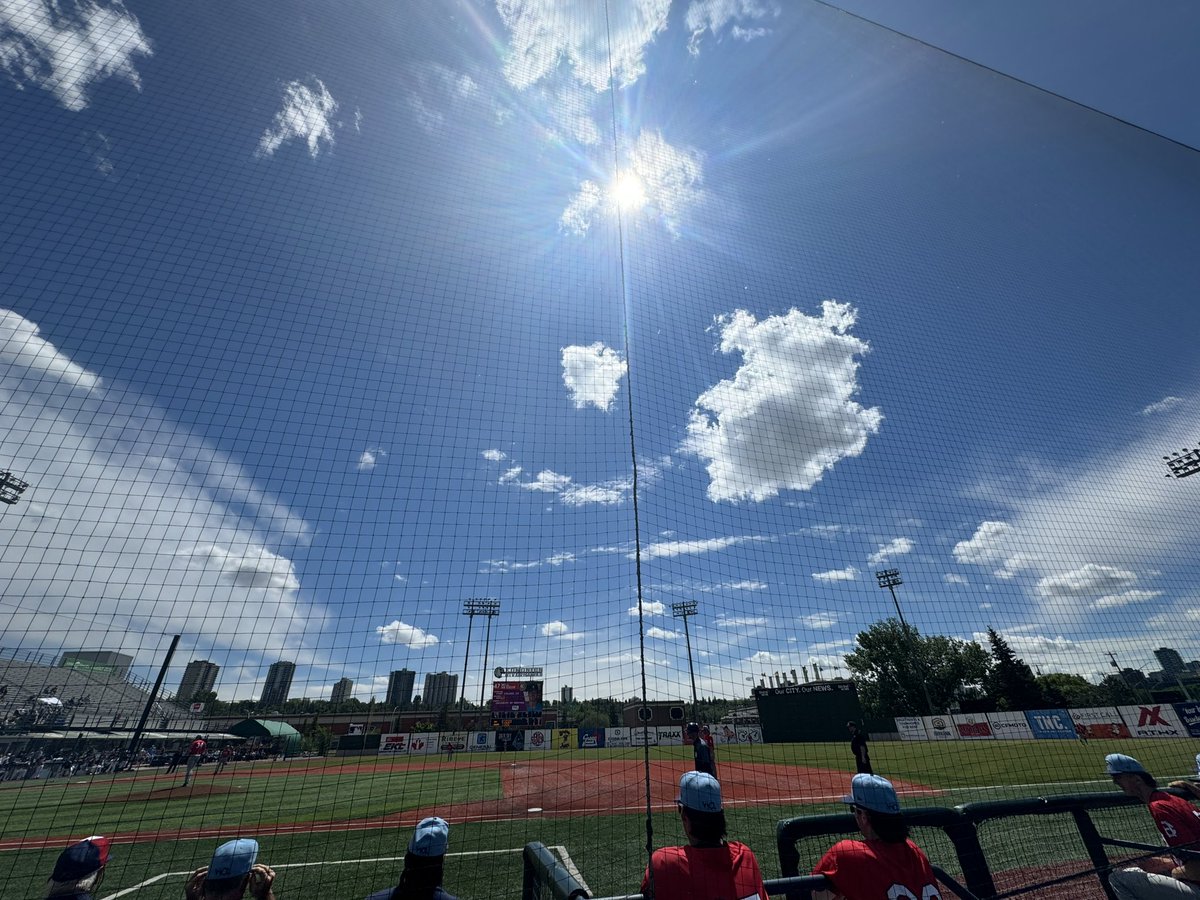 trapper2140's tweet photo. Beauty day for baseball. @EdmRiverhawks 
Way to go boys!! Great job. https://t.co/DkVZ2hkiQT