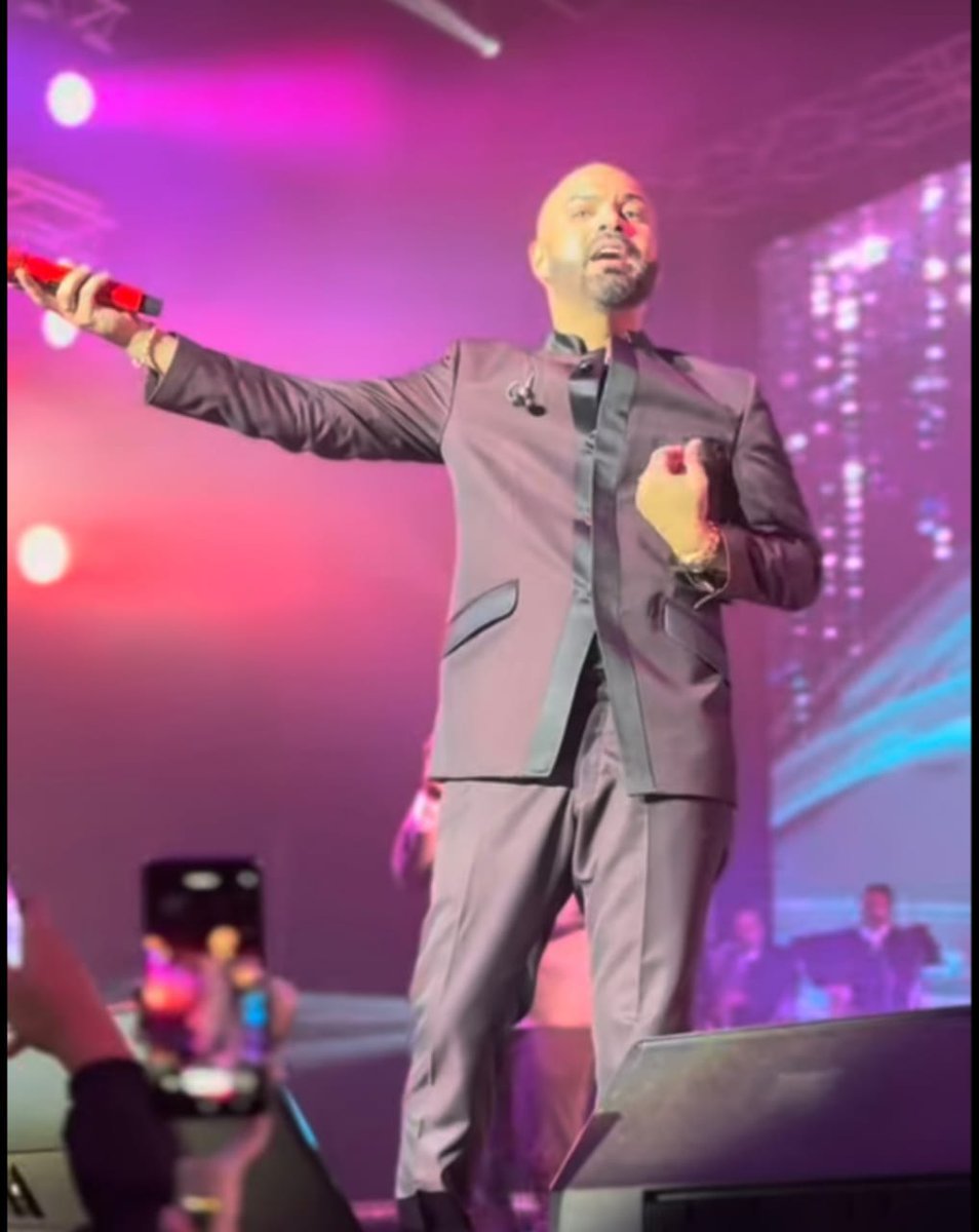 William Guzmán (@williamguzmanok) on Twitter photo Omar Enrique superó las expectativas en el concierto de celebración de sus 30 años de carrera profesional. El evento, denominado “La rumba del Merengue, tuvo lugar el viernes 14 en
El Poliedro y congregó a más de 25 artistas en el emblemático escenario.<a href="/OmarEnriqueVzla/">Omar Enrique</a> Omar Enrique superó las expectativas en el concierto de celebración de sus 30 años de carrera profesional. El evento, denominado “La rumba del Merengue, tuvo lugar el viernes 14 en
El Poliedro y congregó a más de 25 artistas en el emblemático escenario.<a href="/OmarEnriqueVzla/">Omar Enrique</a>