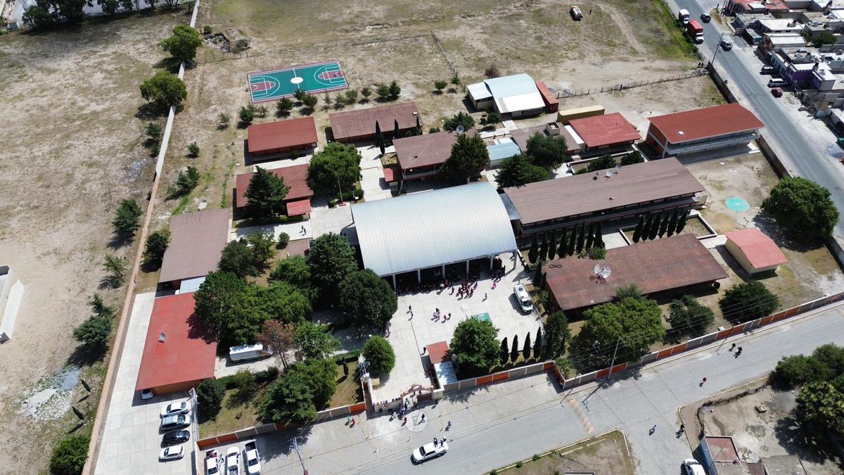 SergioSalomonC's tweet image. 🙌 Llevamos buenas noticias a la gente de #Libres porque entregamos la constancia de construcción del Sistema de Agua Potable de Guadalupe Victoria. 

Además entregamos con éxito el nuevo #techado del Centro de Atención Múltiple, insumos a productores del campo, pavimentación de