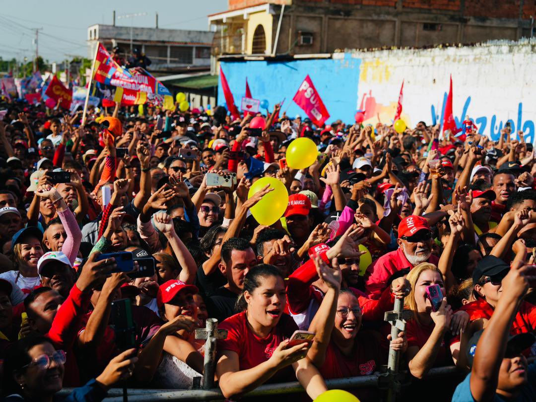 MijpVzla's tweet image. #15JUN || Desde Carúpano, la gran marea roja del estado Sucre se moviliza en la Gran Marcha en apoyo a las políticas del Pdte. @NicolasMaduro por el bienestar del pueblo a través del 1x10 del Buen Gobierno.

#NicoLike