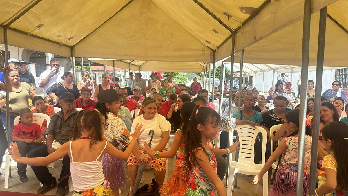 BancadaLibre's tweet photo. La diputada @Melbi_Ortiz, acompañada por los diputados #FelipePonce y #LedaAgurcia, inaugura el proyecto de pavimentación de la calle principal de la Colonia San José #2, en El Progreso, Yoro, utilizando su asignación de presupuesto para obras sociales. https://t.co/1Jg7aT3YO4
