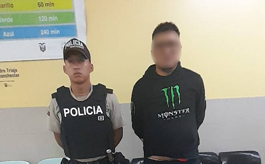 eluniversocom's tweet photo. Niño llegó a hospital sin signos vitales, indignación en Quito por presunto caso de abuso sexual  https://t.co/kflXNeULh3 https://t.co/OLNyVXIBUD