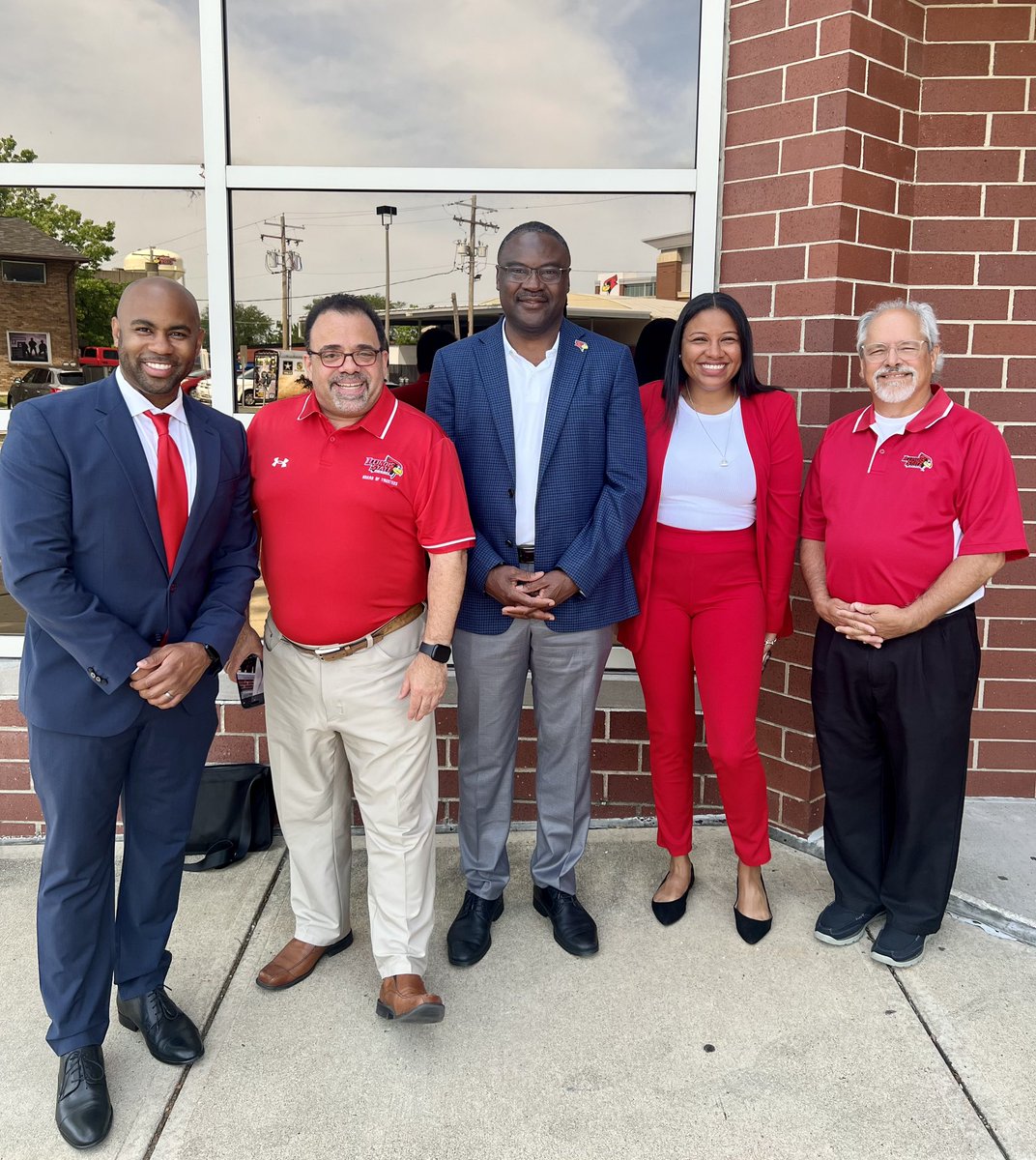 MattCoates4's tweet photo. This morning I had the honor and privilege in joining the Illinois State University Alumni Association Board of Directors! ✍️🙏🏽

I couldn’t be more excited to collaborate with my fellow board members to continue our efforts towards increasing alumni engagement! 📋✅👍🏽 https://t.co/vABu2uiOGr
