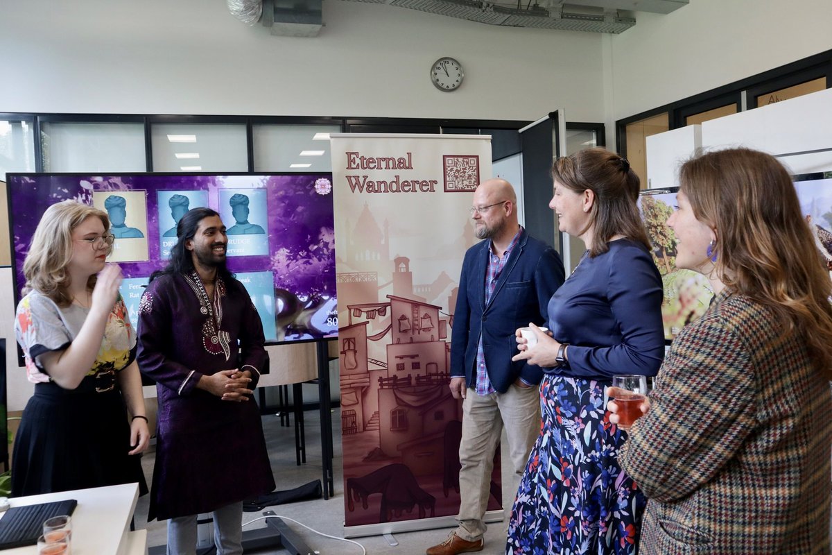 inkt_vlek's tweet photo. We were able to talk about our game to the secretary of the state for culture and media! There were also other important figures present (such as the councilor for culture) related to the ministry of education, culture and science.

#indie #ministry #gamedevs https://t.co/SiwdTTXxVZ