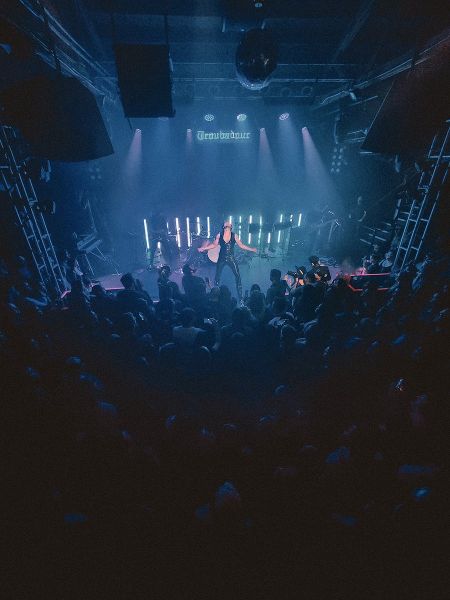 OllieWride's tweet photo. 1 year ago today, sold out @theTroubadour for the 2nd time! The stuff of dreams. Huge love and thanks to all those involved (many ppl) and to everyone who packed the joint. See you on the next run ♥️

Special thanks:
@fm84 
@jmrkyrd
@crossyrocks 
@iloveparallels 
@marigoldlabel 
@bradakinnan
@randvmb