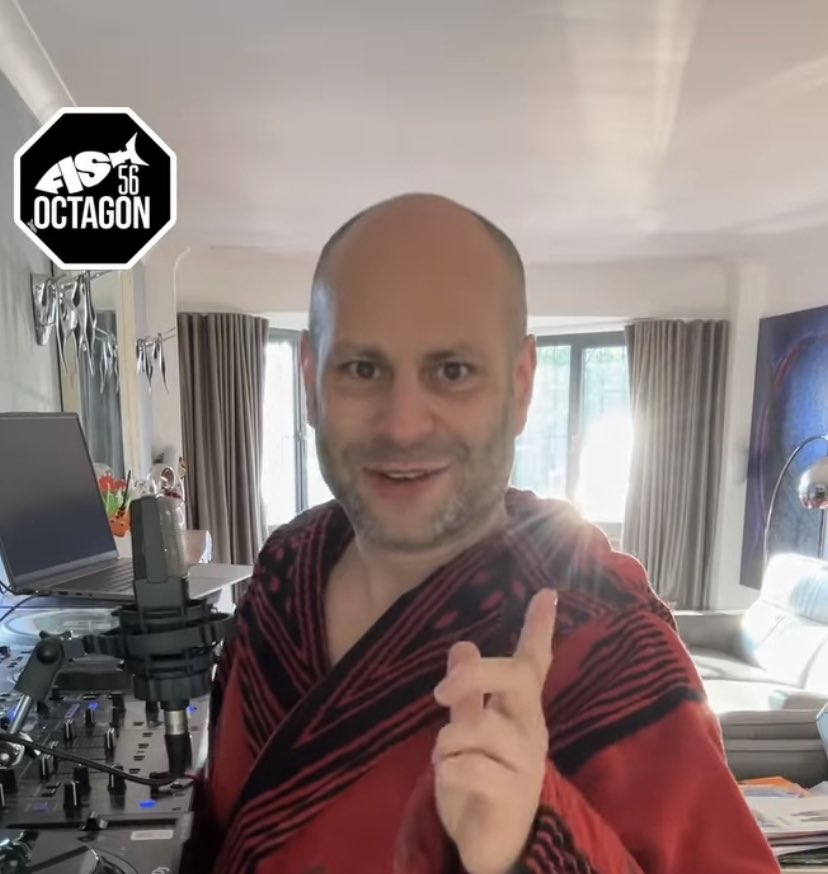 stardogmog's tweet photo. 🚨Timothee Chalamet has shaved his head in preparation for his role as fish56octagon in the #fish56octagon biopic. (Via Insider Magazine) https://t.co/mmzY5plJro